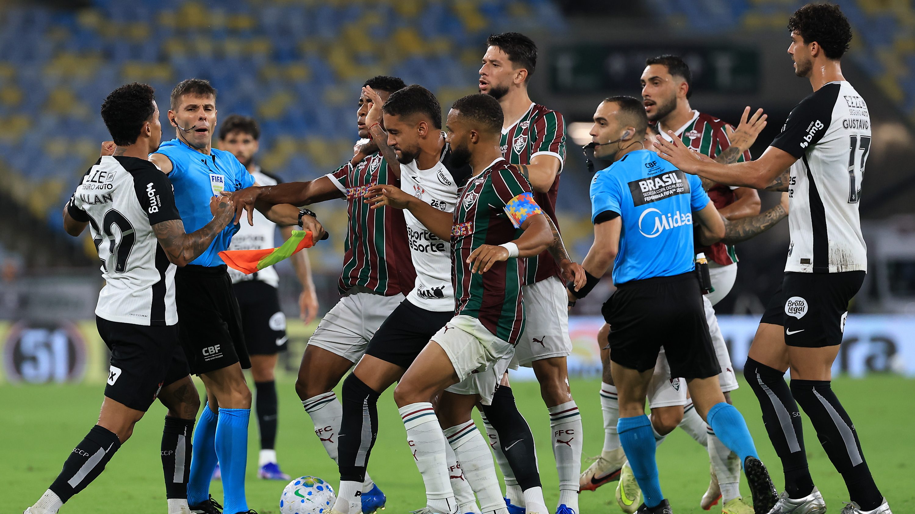 Allan miatt alakult ki vita a Fluminense-Corinthians bajnokin.