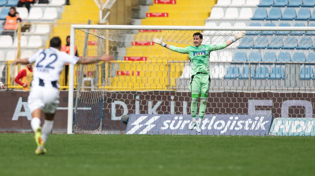 Saját tizenhatosáról lőtt gólt egy kapus a török bajnokságban