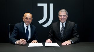 Luciano Spalletti és Damien Comolli az aláírás pillanatában.