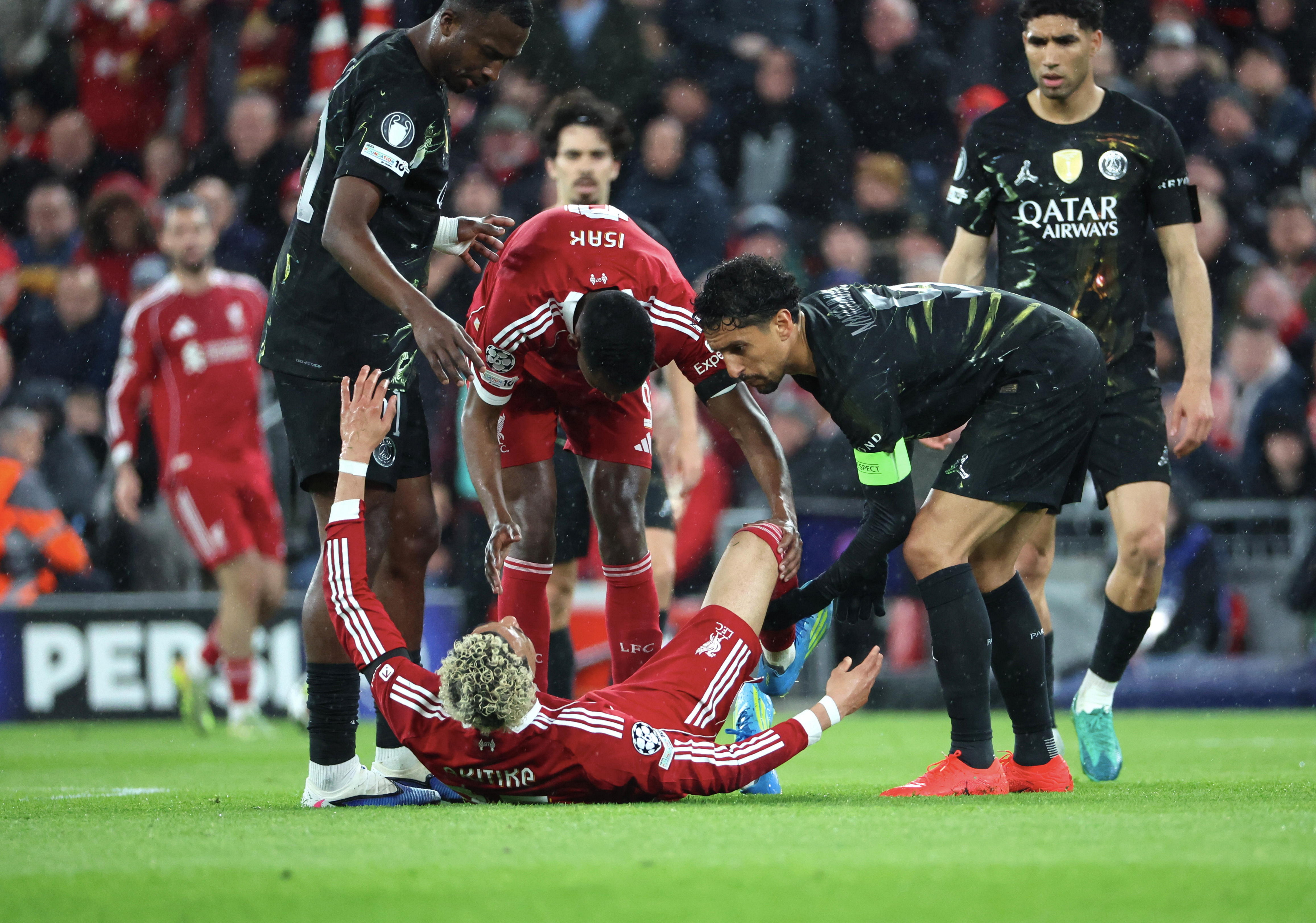 Hugo Ekitiké sérülése.