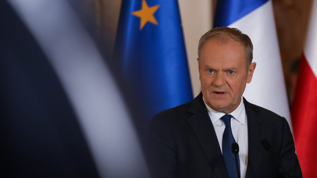 „Évek óta először nincsenek oroszok a teremben” – jegyezte meg a lengyel miniszterelnök az uniós ülésről, amire Orbán már nem ment el