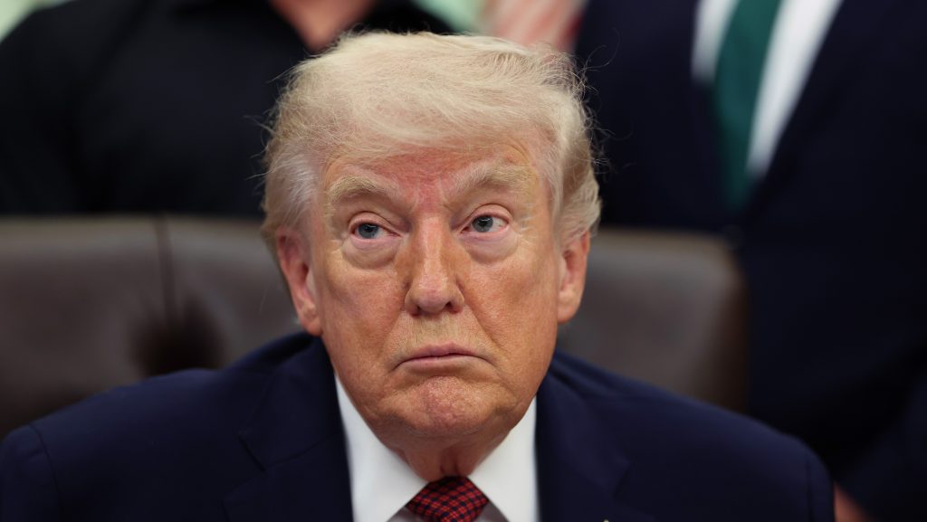 Holnap lejár az iráni tűzszünet, Trump kijelentette, hogy nem fogja elsietni a háború lezárását