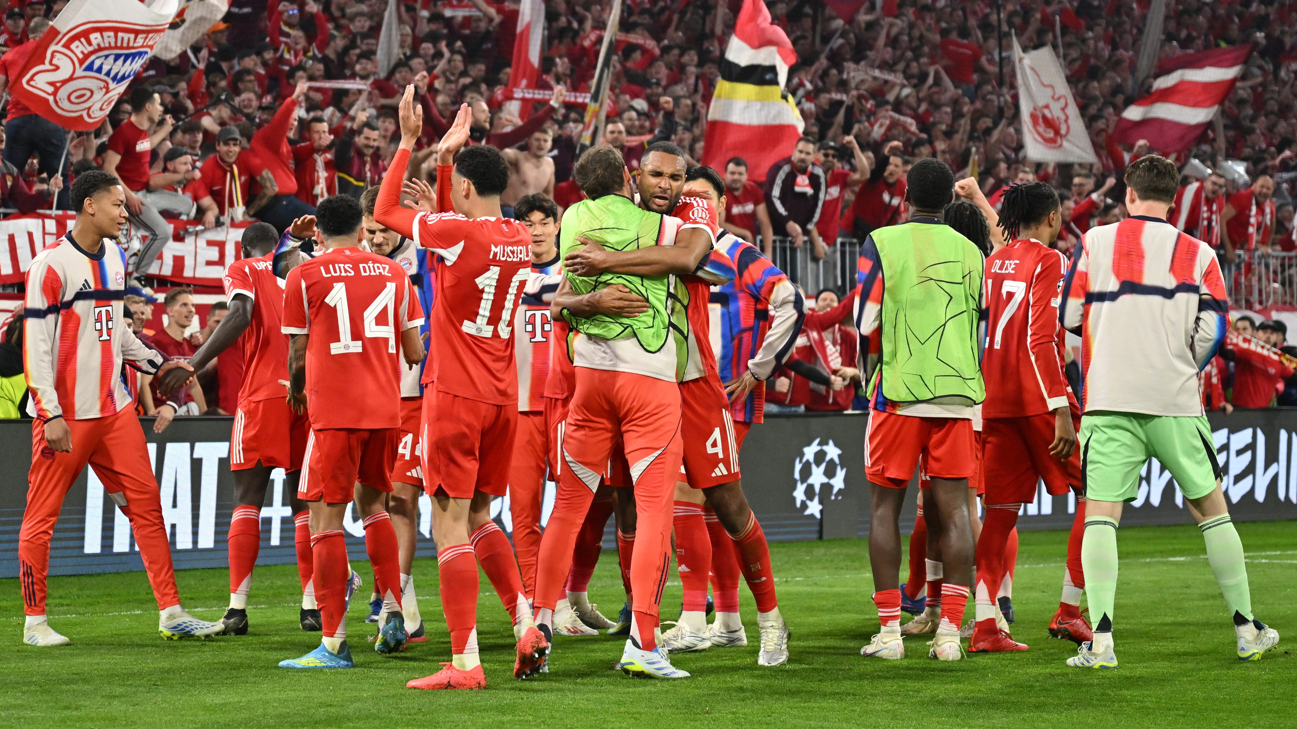 A Bayern München játékosai, miután legyőzték a Real Madridot.