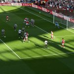 Eberechi Eze gólja a Newcastle ellen.