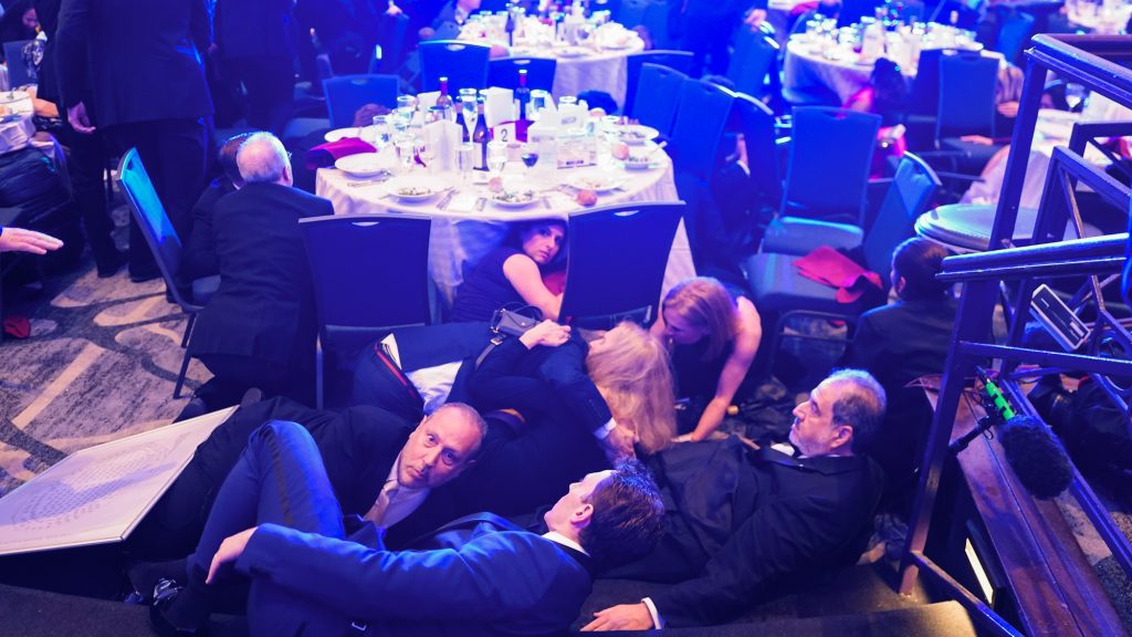 A lövésektől a letartóztatásig: így zajlott a fehér házi tudósítók vacsoráján történt merénylet