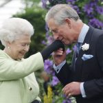 II. Erzsébet fiával, Károly walesi herceggel, aki később III. Károly néven lépett trónra.