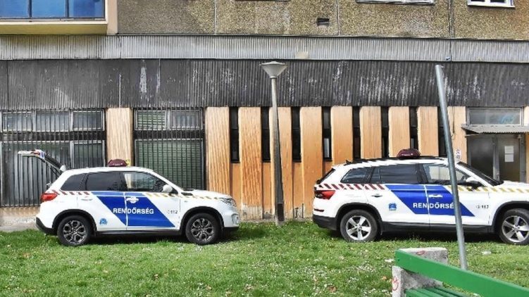 Megvan a jogerős ítélet a győri férfi ügyében, aki kilógatta, majd kilökte a kétgyermekes párját a tizedikről