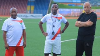 Az eritreai válogatott stábja.