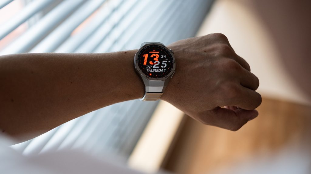 Már itthon is lehet fizetni a Huawei jó pár okosórájával