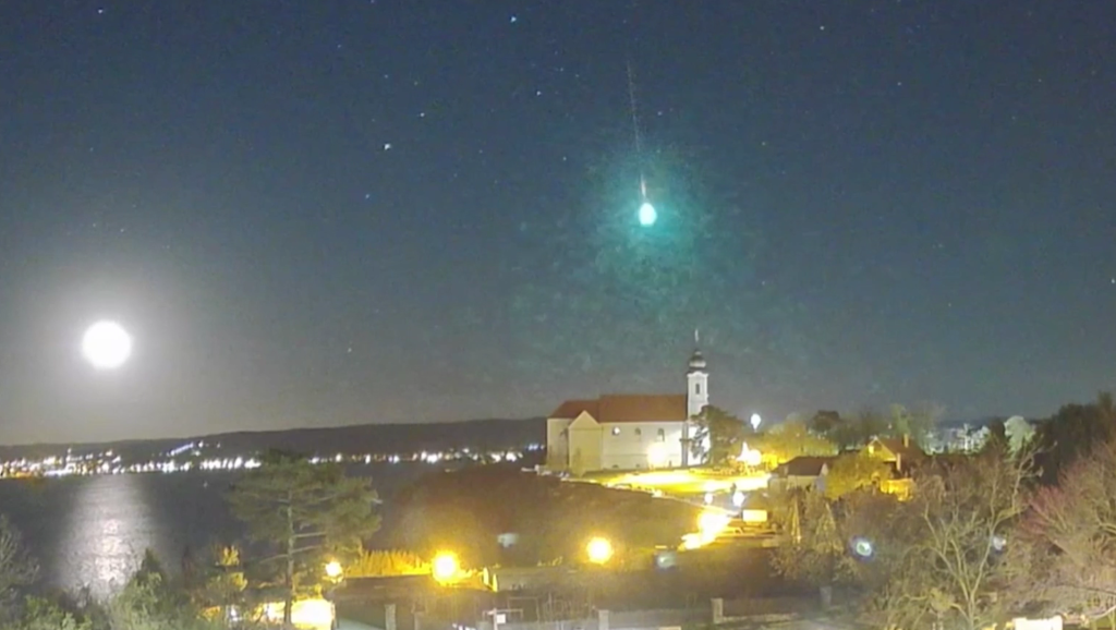 Zölden izzó tűzgömb szelte át az eget Magyarország felett