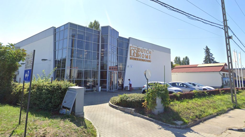 Hónapos késések, előleg-visszatartás: számos ügyfélnek meggyűlt a baja egy bútoráruházzal