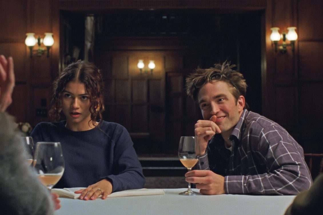 Zendayát még sosem láttuk puskával, Robert Pattinsont még nem láttuk ennyire nyomorultnak 2