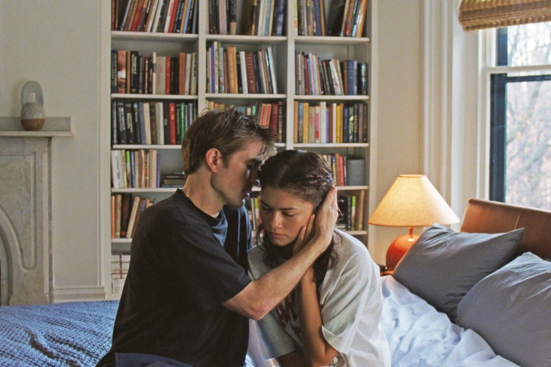 Zendayát még sosem láttuk puskával, Robert Pattinsont még nem láttuk ennyire nyomorultnak 3