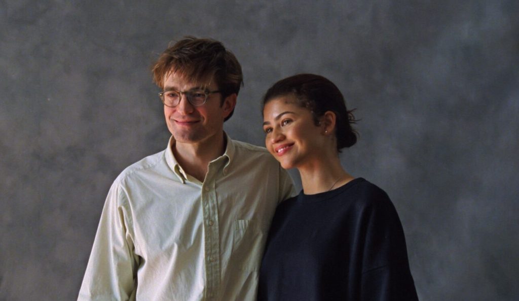 Zendayát még sosem láttuk puskával, Robert Pattinsont még nem láttuk ennyire nyomorultnak