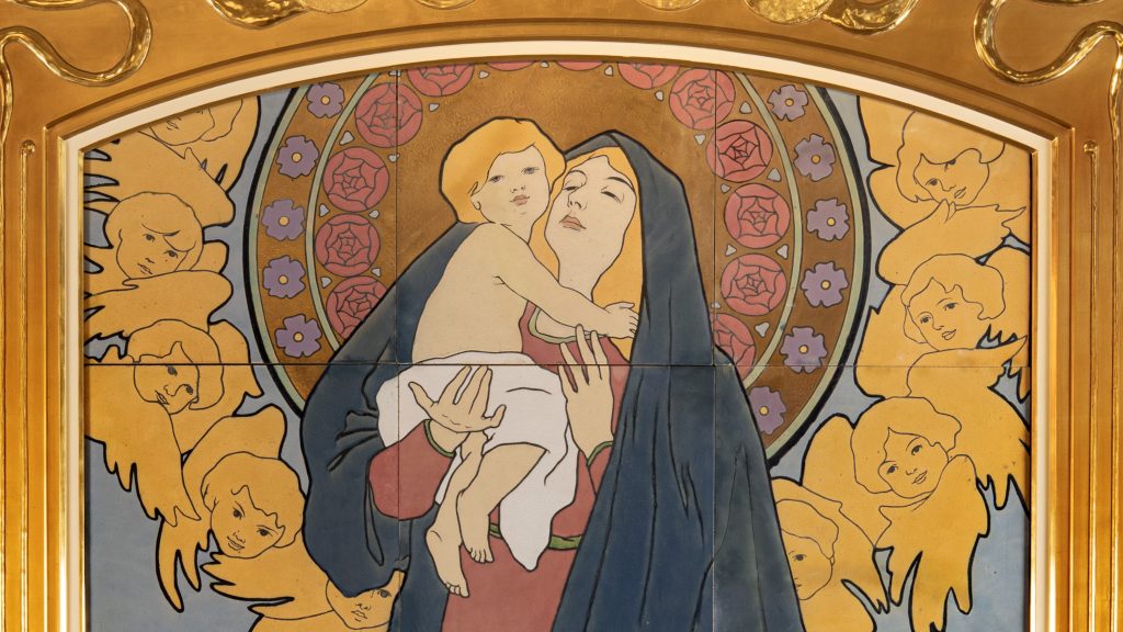 Kivételes Zsolnay-mű került elő egy szentendrei étteremből, most bárki megnézheti