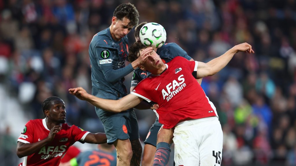 Beállt a magyar csatár a holland csapatba, remek gólpasszt adott fejjel