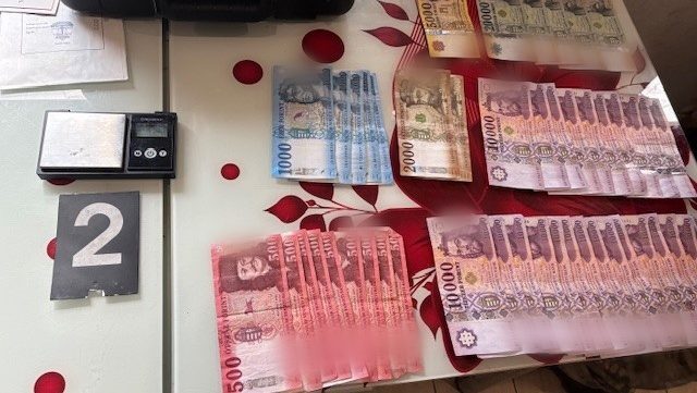 Drogokat árult egy katona a feleségével és a kiskorú gyermekivel