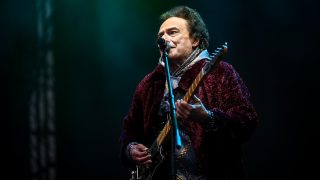 Laár András a Rendszerbontó Nagykoncert színpadán a budapesti Hősök terén, 2026. április 10-én.