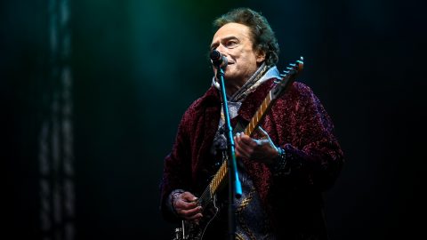 Laár András a Rendszerbontó Nagykoncert színpadán a budapesti Hősök terén, 2026. április 10-én.