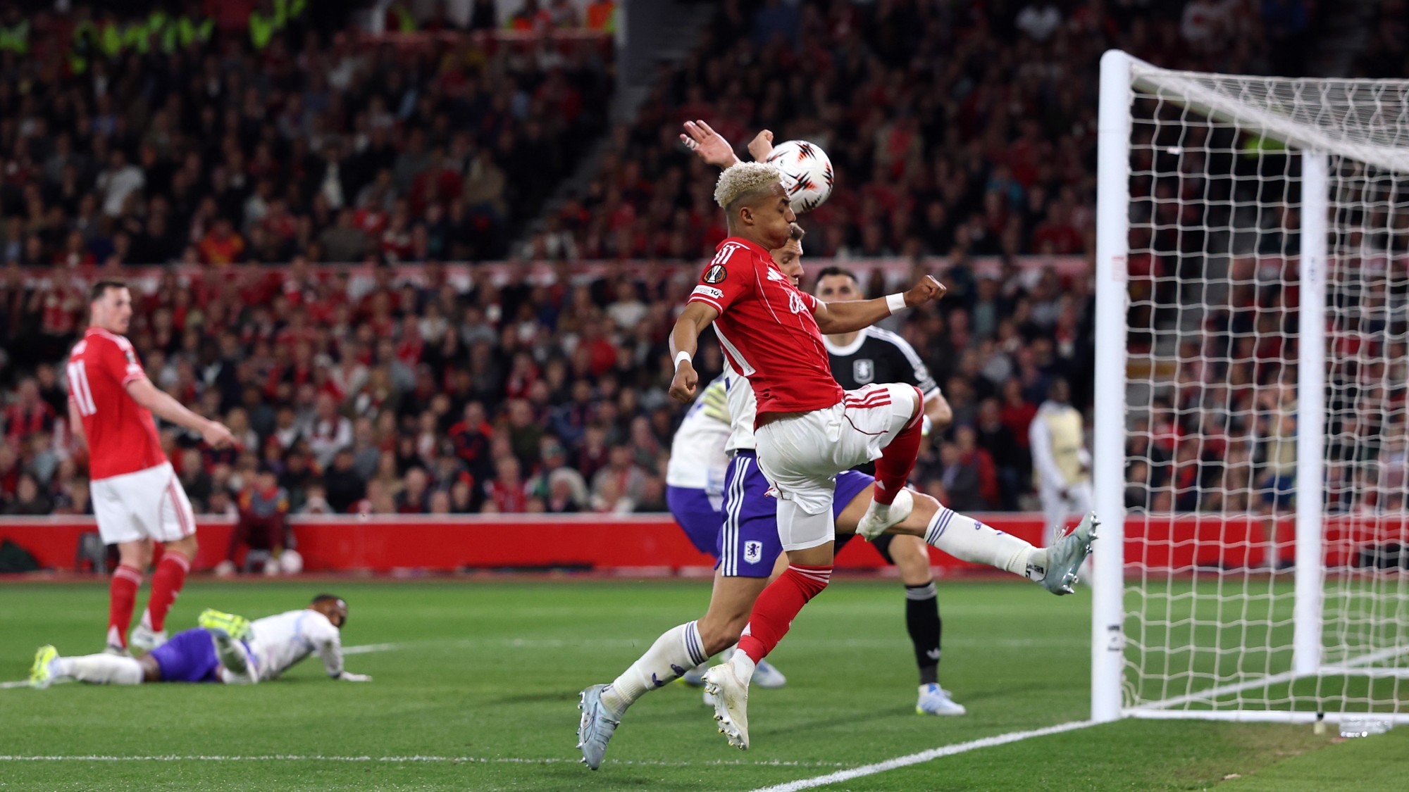 Lucas Digne kezezése.