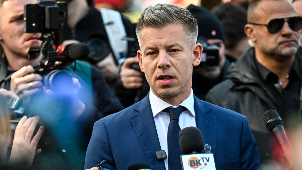 „Felfüggesztjük a közmédia hírszolgáltatását” – Magyar Péter megerősítette kétharmados vállalásait