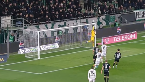 Megyeri Gábor hagyta a labdát behullani a kapujába a Fradi ellen.