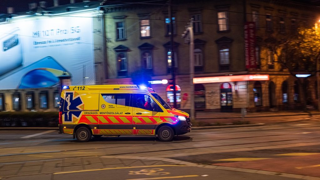 Időhiányra és sürgős teendőkre hivatkozott, ezért nem kezdte meg az újraélesztést az elütött biciklishez mentőt hívó járókelő