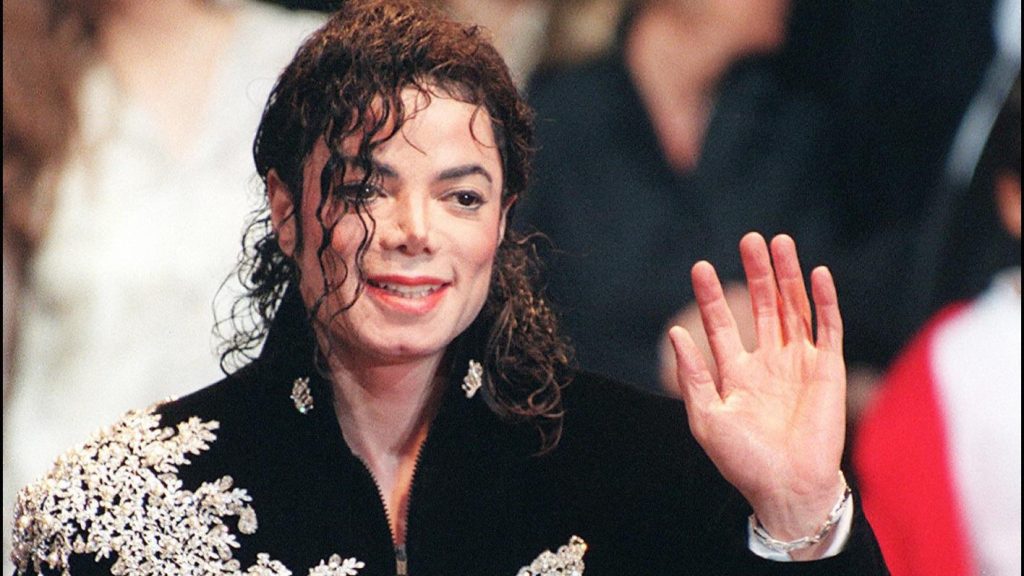 Kivágták a gyermekmolesztálási vádakra utaló részeket az új Michael Jackson-filmből