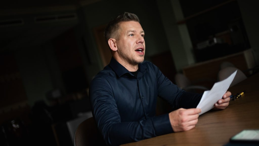Magyar Péter: Orbán hívjon meg engem a Védelmi Tanács ülésére!
