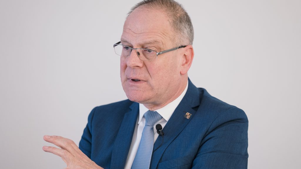 Navracsics szerint ő sohasem volt úgy részese a NER-nek, mint Magyar Péter