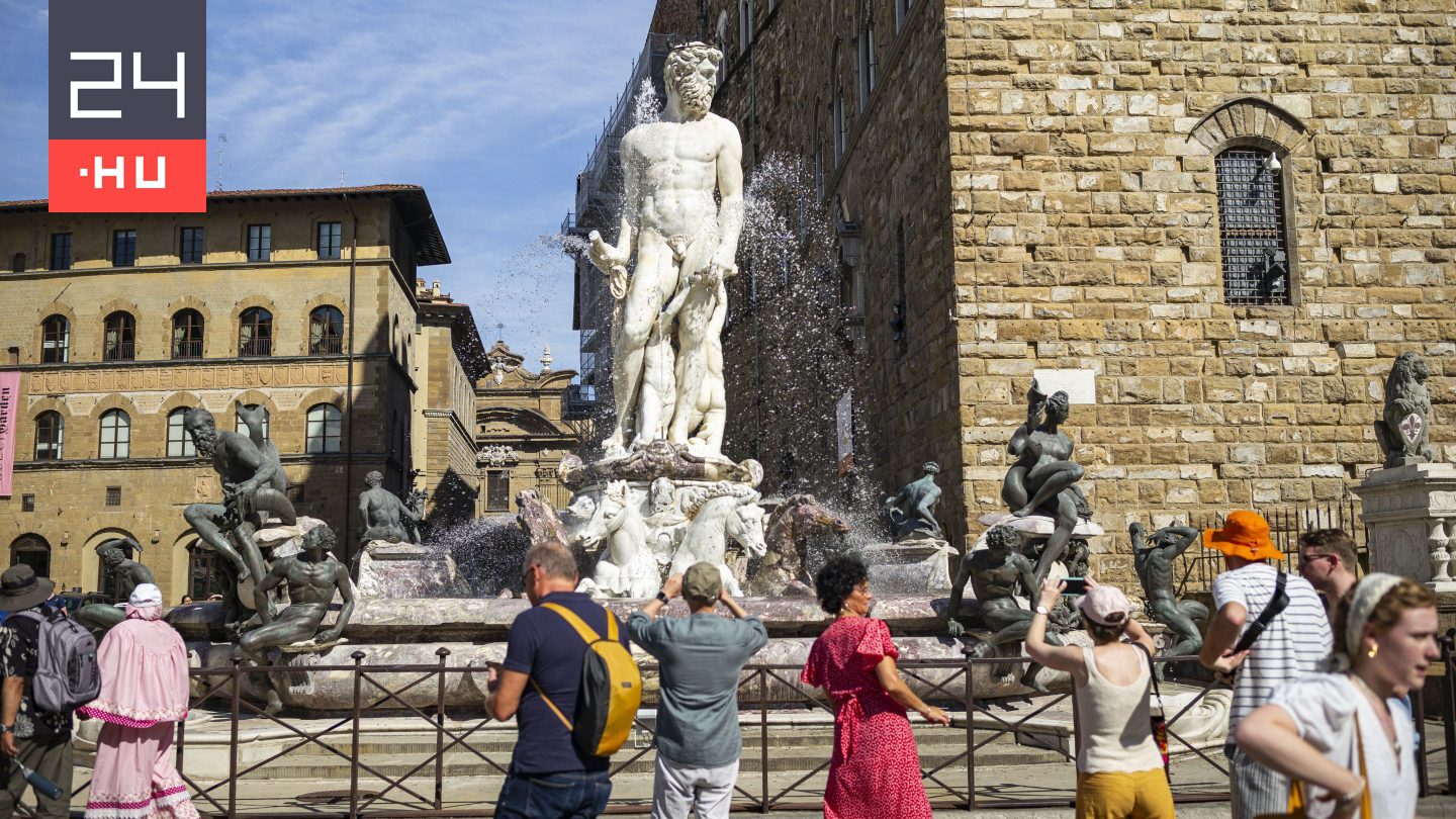 Kihívásból megérintette egy szobor péniszét, akár 5 ezer eurós bírságot is kaphat a firenzei lánybúcsú egyik résztvevője