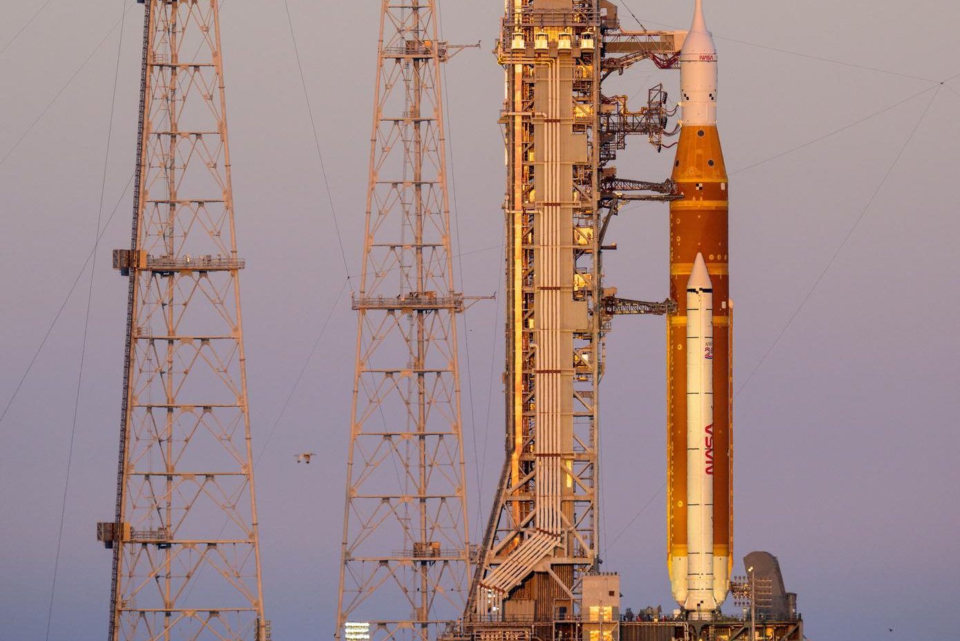 Az SLS rakéta az indítóállomáson.