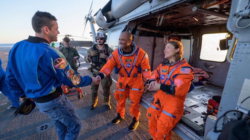 Óceánban landolt a NASA Holdat megkerülő űrkabinja, az Orion 1