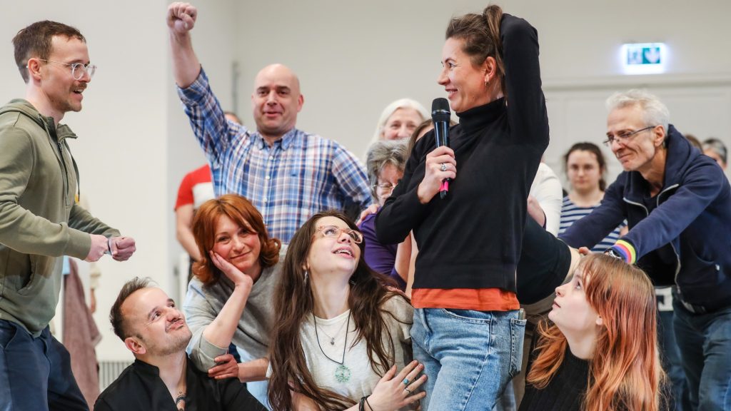 Ha ezt a darabot mindenki megnézné, másnap egy jobb országban ébrednénk