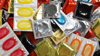 Egy nagy halom óvszer.