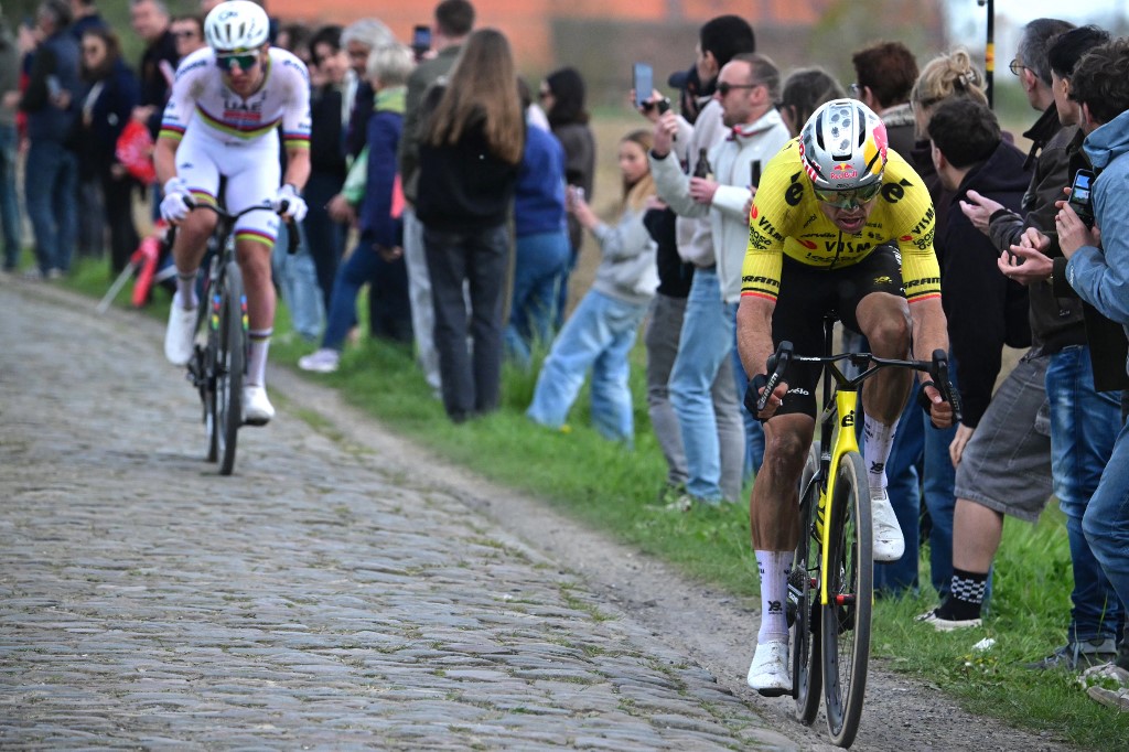 Wout van Aert nyerte vasárnap a Párizs-Roubaix országúti kerékpárost.