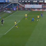 Aurelien Ngumbia ügyetlenkedése az Arka Gdyniában.