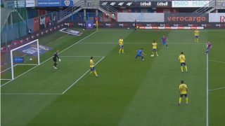 Aurelien Ngumbia ügyetlenkedése az Arka Gdyniában.