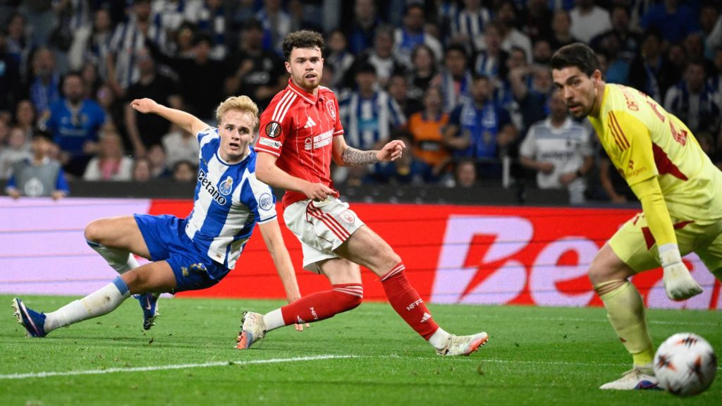 Negyven méteres öngóllal ikszelt Portóban a Nottingham