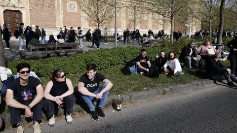 A Rendszerbontó Nagykoncert közönsége a budapesti Hősök terén, 2026. április 10-én.