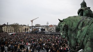 A Rendszerbontó Nagykoncert közönsége a budapesti Hősök terén, 2026. április 10-én.