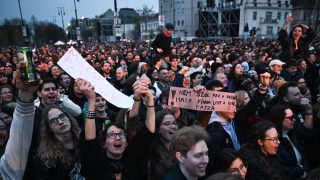 A Rendszerbontó Nagykoncert közönsége a budapesti Hősök terén, 2026. április 10-én.