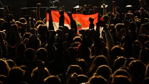 A Rendszerbontó Nagykoncert közönsége a budapesti Hősök terén, 2026. április 10-én.