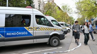 Rendőri készültség a budapesti Hősök terén megrendezett Rendszerbontó Nagykoncerten, 2026. április 10-én.