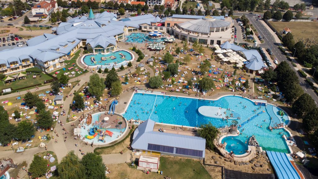 444: fantomállásban dolgozhatott a sárvári fürdőben a polgármester ismerőse