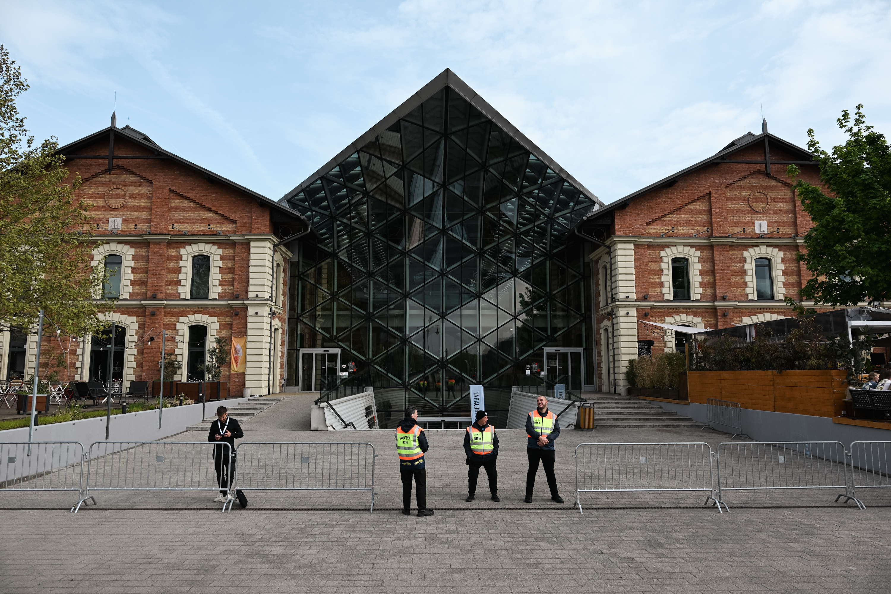 Magyar Péter: Felszólítom a köztársasági elnököt, hogy kérjen fel kormányalakításra, aztán távozzon a hivatalából, és ugyanerre szólítom fel az összes bábot – kétharmadon a Tisza 1