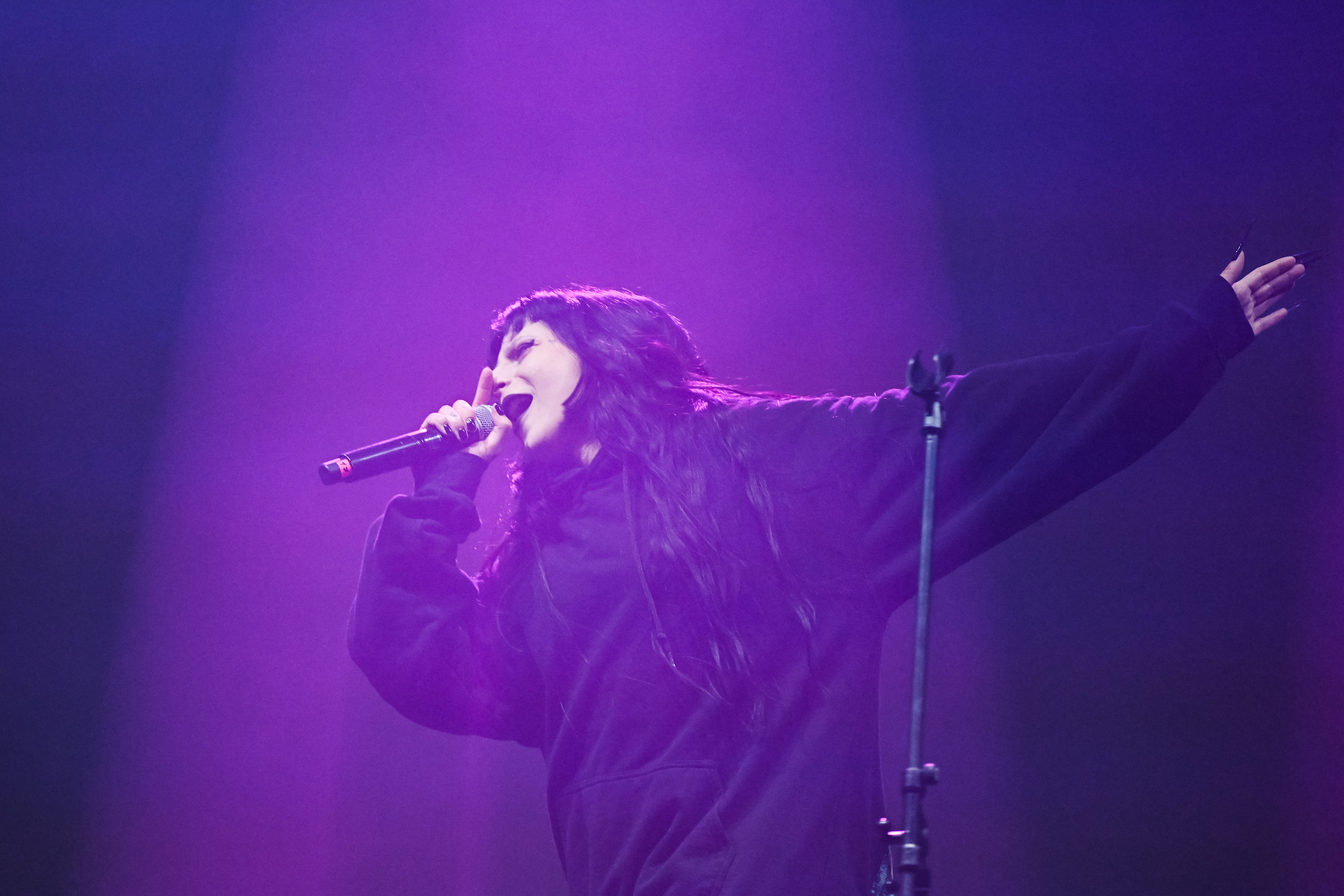 Sisi a Rendszerbontó Nagykoncert színpadán a budapesti Hősök terén, 2026. április 10-én.