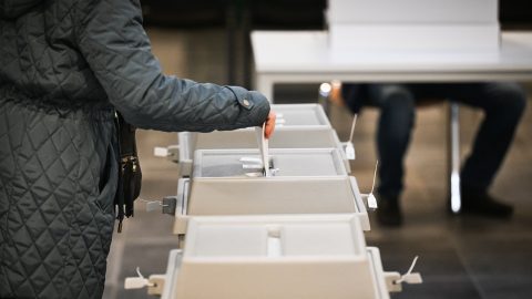 választás 2026 szavazatszámláló bizottság urna