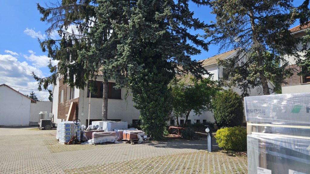 Levonultak a munkások, félbemaradt a felújítás a kiürített számláiról elhíresült Mészáros-cég központjánál