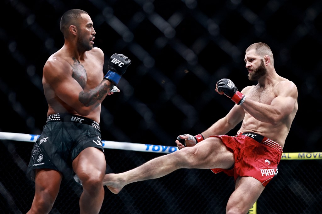 Carlos Ulberg egy balossal rendítette meg Jiri Porcházkát a UFC floridai gáláján.